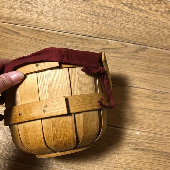 Vintage Peterboro handcrafted round basket with  handle, red merlot liner - Picture 5 of 10